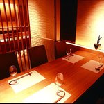 郷土料理仲むら - １階のテーブル席　間仕切りがありますので半個室感覚でお寛ぎいただけます