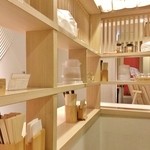 麺や 七彩 - 店内のインテリア