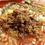 麺や 七彩 - 多めで手の込んだ炸醤肉末！