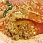 麺や 七彩 - 辣油も花椒も効いた炸醤肉末の効果…