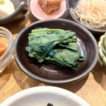 小料理屋 そのへん - そのへんの自然派ワンプレートランチ（小鉢16種）　7.モロヘイヤのおひたし？（と思ったが会計時に店員確認したらほうれん草とのことてした）