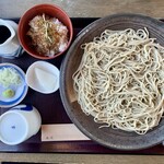 十割そば 谷岡 - せいろ大盛り1400円とジャコ飯小300円