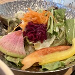 小料理屋 そのへん - そのへんの自然派ワンプレートランチ（小鉢16種）　8品目以上彩りお野菜のサラダ