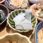 小料理屋 そのへん - そのへんの自然派ワンプレートランチ（小鉢16種）　6.こんにゃくとゆず