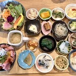 小料理屋 そのへん - そのへんの自然派ワンプレートランチ（小鉢16種）