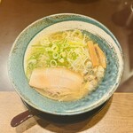 越後秘蔵麺 無尽蔵 - 料理写真:貝出汁塩ラーメン