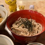 杵つきそば - ざるそば……ですか？これ　※ざるそばは、50円増し