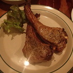 Bistro ひつじや - 羊肉のスペアリブのいぶし焼き（2ピース）