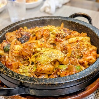 韓国料理 釜山 - 料理写真:ナクチポックン(ホルモン炒め)