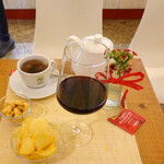 Caffè Cavour - ドリンク写真:お摘みが嬉しい〜♬