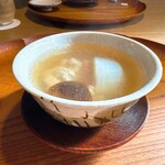 中華 大しげ - カブとみつせどりの蒸しスープ