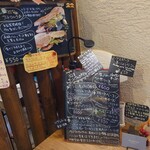 Room 328 - 店内の看板