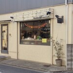 Room 328 - お店の外観