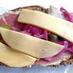 Room 328 - カンパーニュサンドウィッチの中身