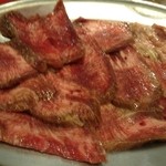 金獅子のヤキニク - 前より厚くなった牛タン