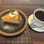 コーヒーとおやつの店 アンドモア - 