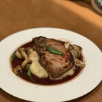 Aux Delices de Dodine - 瑞穂の芋豚の背肉ロースト マディラソース 3280円①