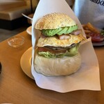 CHATTY CHATTY - ベーコンエッグバーガーにアボガドトッピング