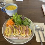 ORITO - 限定特別メニューのオープンサンド