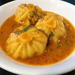 ジャンクション ガール - Soup Mo:Mo झोल मो:मो（スープモモ）「スープに浸して食べるネパール風水餃子」※小皿への取り分けはセルフ