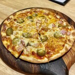 レ リーサ 笑顔 - ハラペーニョピザ