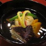 天雅 - 萩真丈に信州産松茸にイチョウの型のかぼちゃ。香りと旨みがきちんと調和してます。