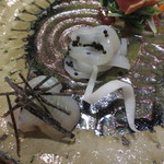 天雅 - キャビアを添えた赤イカと浅葱をまいて塩昆布を乗せたヒラメです。