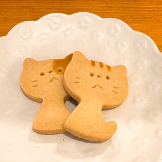 パンと料理とお菓子の店 tonttu_1