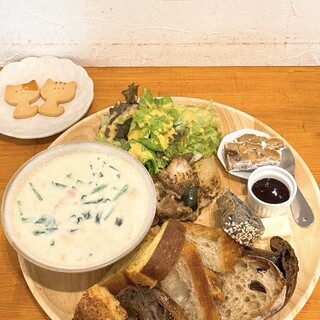 パンと料理とお菓子の店 tonttu_0