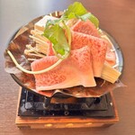 みわ屋 - 朴葉に乗った飛騨牛