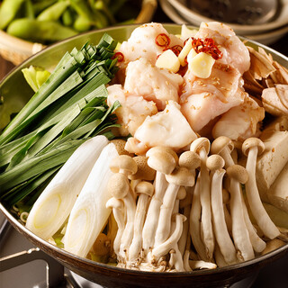 牛腸鍋與燒鳥。精選食材與烹調，為您呈現「福岡的味道」