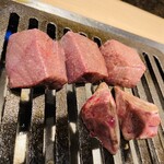 新宿焼肉芝浦ホルモン - レバー焼き