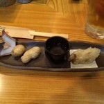 呑み処 漁師のGORO - お通し。福岡のひし、千葉産の生落花生、食前酒の川鶴、右側は牡蠣フライ。2014.10