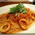 パステリアサポーレ - イカと水菜のアンチョビトマトソース