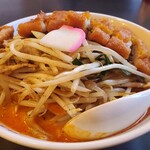 極濃湯麺 フタツメ - 大量の炒め野菜