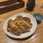 ハシヤとナカセ - 鶏ももの炭火焼き