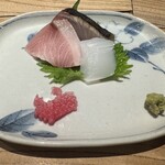 炭火割烹 蔓ききょう - お刺身(サワラ、ブリ、アオリイカ)