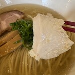 らぁめん ご恩 - 鶏チャーシュー(サラダチキンよりやらかくてこれは好みでした)豚チャーシューは濃い味でバランス良かった