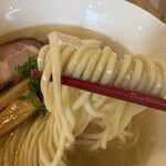 らぁめん ご恩 - 中細ストレート(茹でが、硬めで良かった)