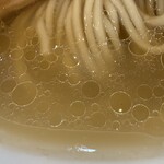 らぁめん ご恩 - 手羽先スープは澄んでいておいしかった〜