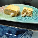 若松屋旅館 - 出汁巻きを半分にしたら中にも白海老が！