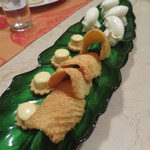 ククセモワ - 小菓子（メレンゲ、バナナ、ココナツのチュイール）