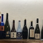 杉並 まん月 - 特別なお酒の瓶の数々