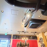 Spaghetti House MOSES - 店内奥から玄関方向。