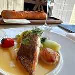 フレンチ ベイ・ビュー - ボリューム満点のお魚鯛に帆立