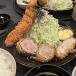 とん鈴 - ミックスフライ(海老フライ、ヒレかつ)と　娘からロースかつ