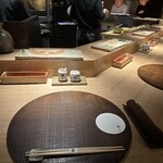 炭割烹 新谷 - 内観