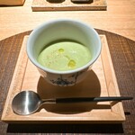 炭割烹 新谷 - 岡山県産ホワイトマッシュルーム、ほうれん草、地鶏のポタージュ