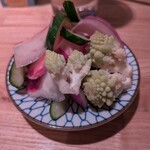 居酒屋 ヨーテル - 4種の浅漬けも良い感じに浸かっています。