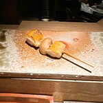 炭割烹 新谷 - 熊野地鶏のむね肉と岡山県産ホワイトマッシュルーム ◎めっちゃ美味い！